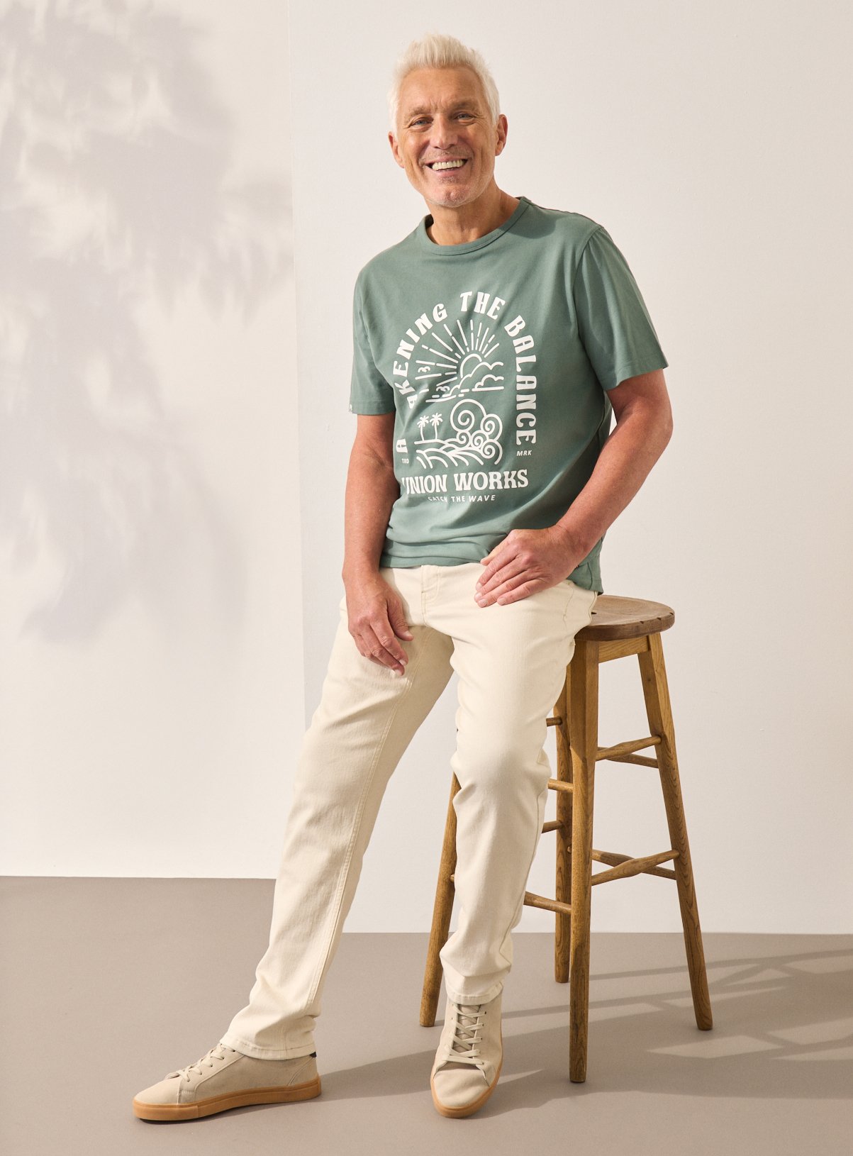 UNION WORKS Green Wave Graphic Crew T-Shirt XL - Image 5 thumbnail